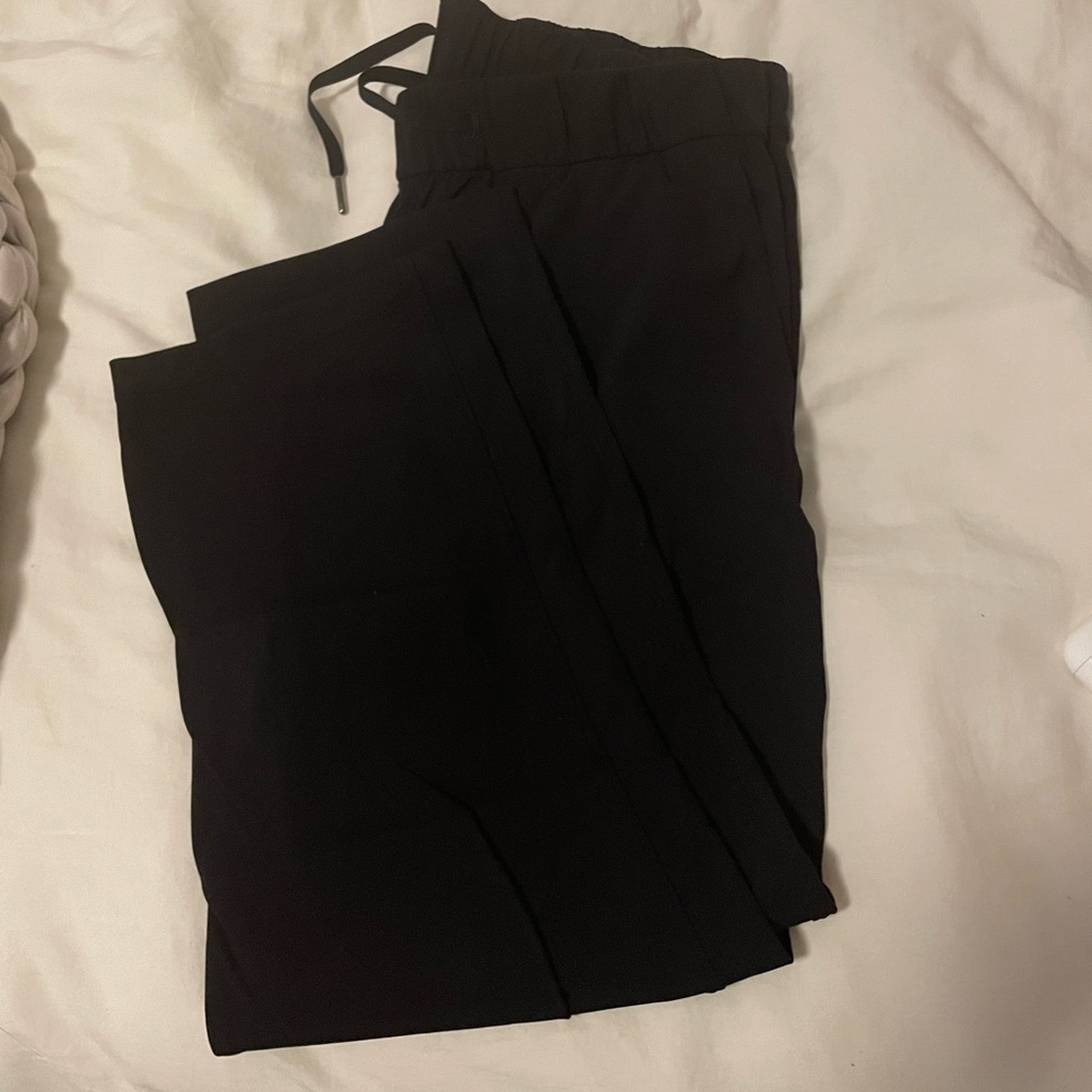Lululemon black on the move 7/8 plant